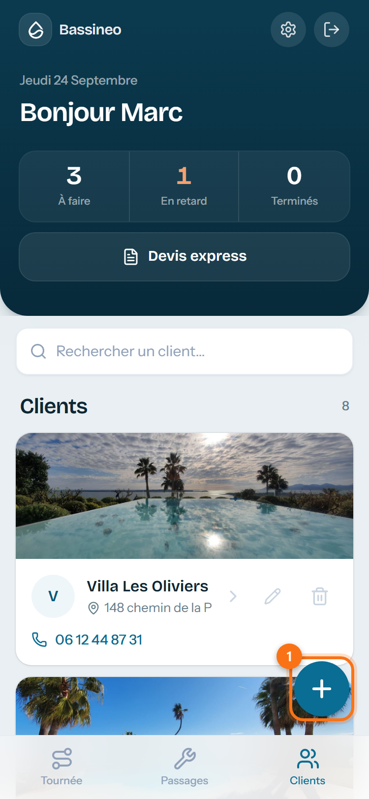 L'annuaire des clients ; le bouton + est en bas à droite.